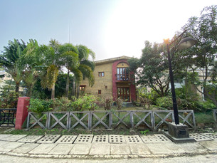 Surabhi 33 from the campus street
