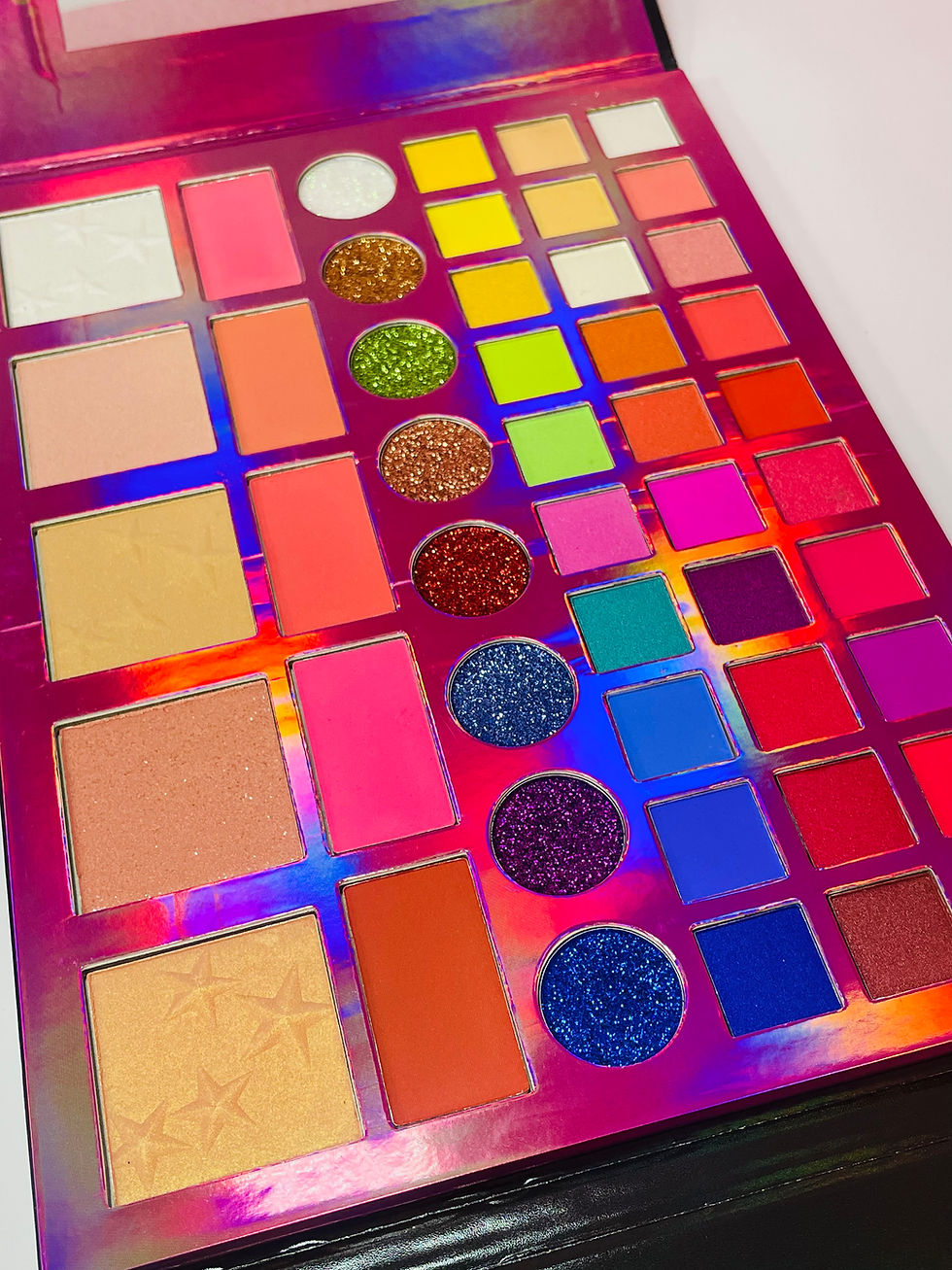 Miniatura: Paleta de sombras con rubor e iluminador 