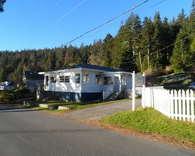 Janet S Guest House Alert Bay Bc Canada