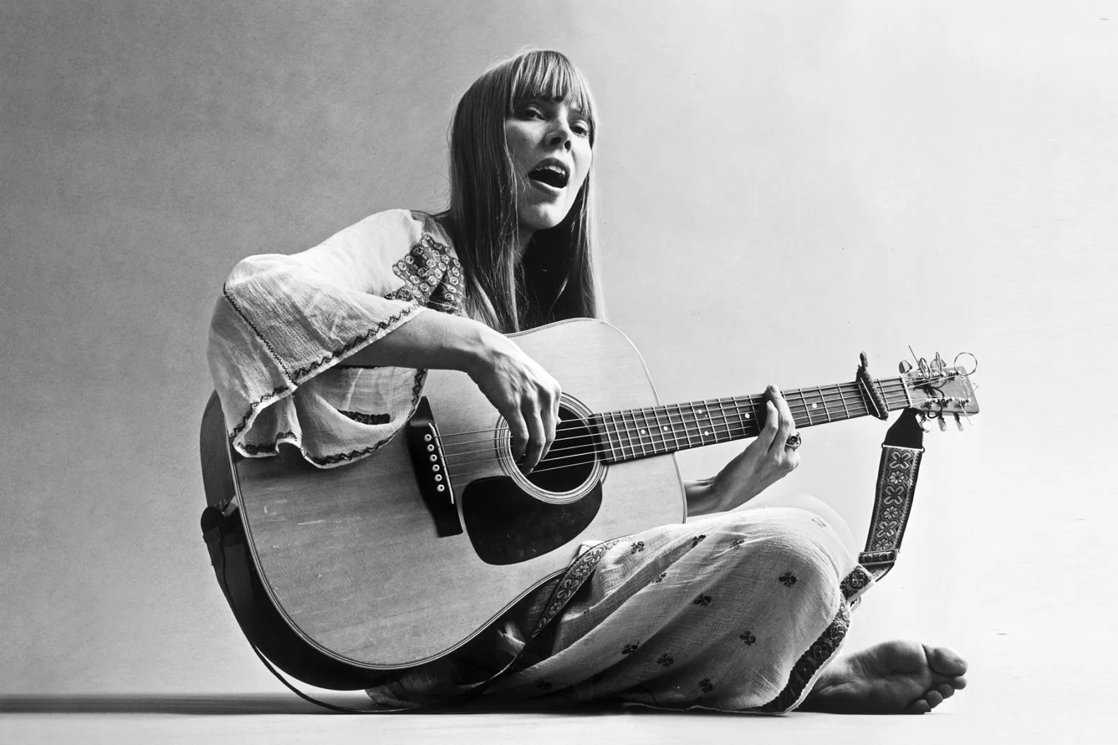 joni-mitchell-1969.jpg.webp
