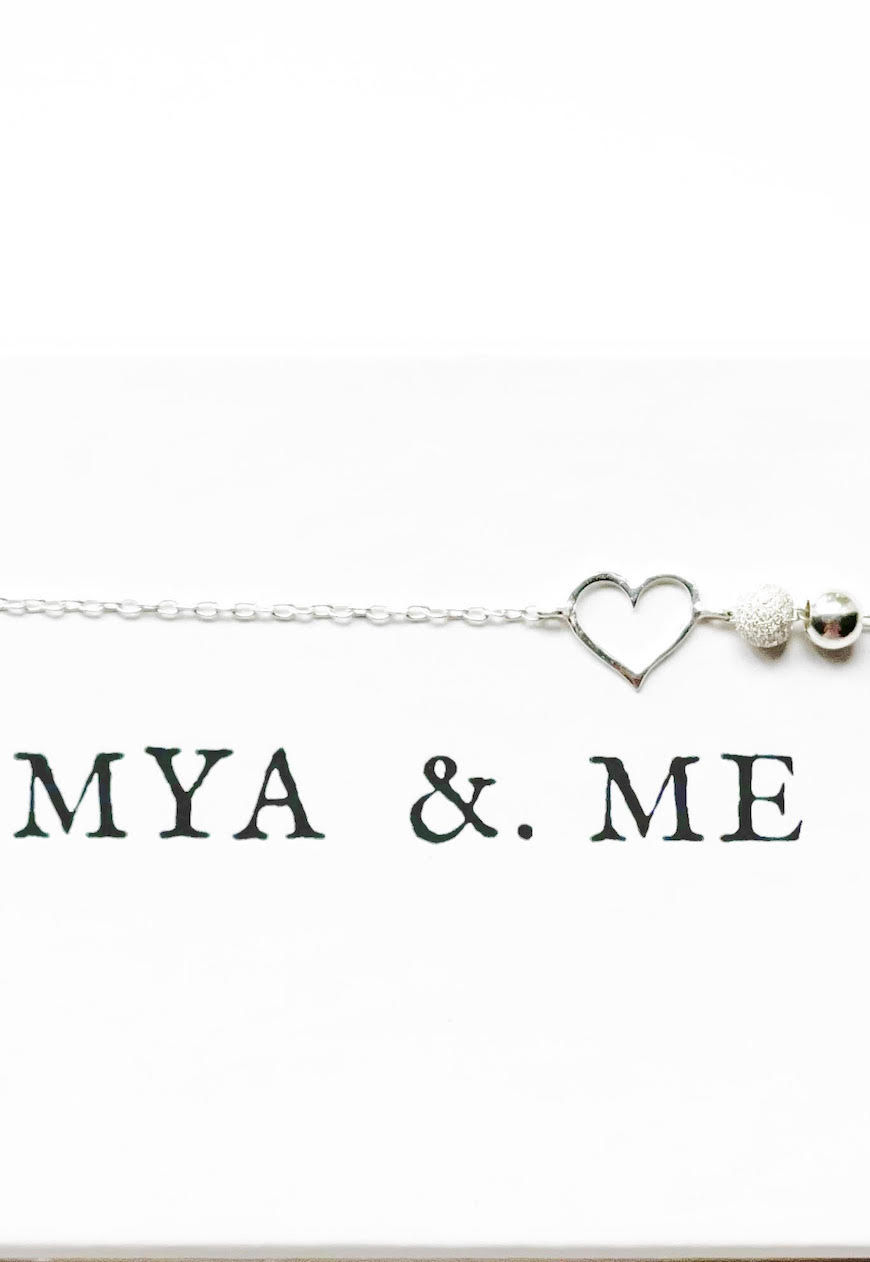 Thumbnail: 925 Sterling Silver Heart Bracelet with sterling silver glitter and plain ball detail.