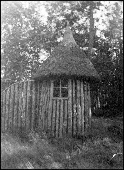 The gatehouse at the intersection of Mill Road and Kiah's Way. Courtesy Sandwich Town Archives.
