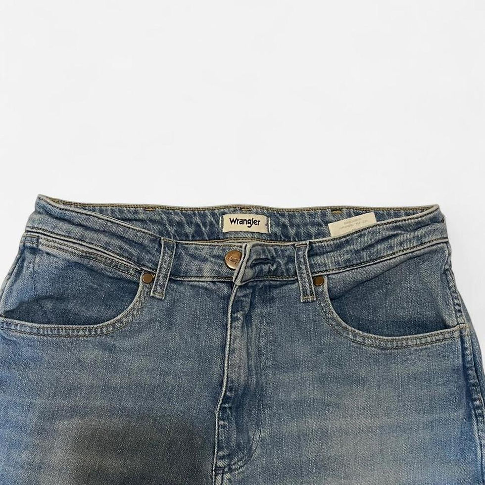 Thumbnail: Wrangler Women's High Waisted Blue Denim Jeans 29" Frayed Hem