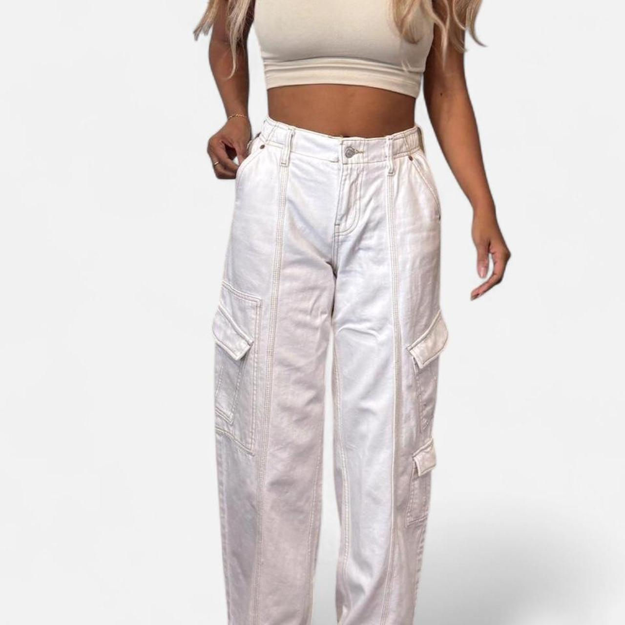Forever 21 High-Waisted Straight-Leg Cargo Pants Size 26 White