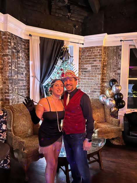 DJ & guest in Gatsby theme
