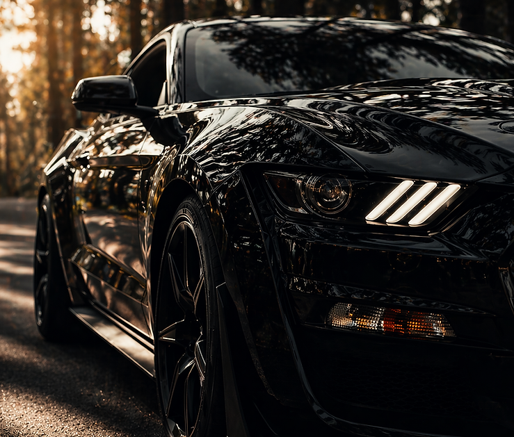 schwarzer Ford Mustang bei Velar Fahrzeugveredelung