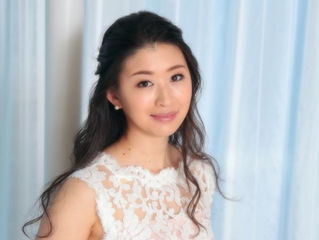 ピアニストの酒井有彩さんが埼玉ピアノショールームに来店されました。