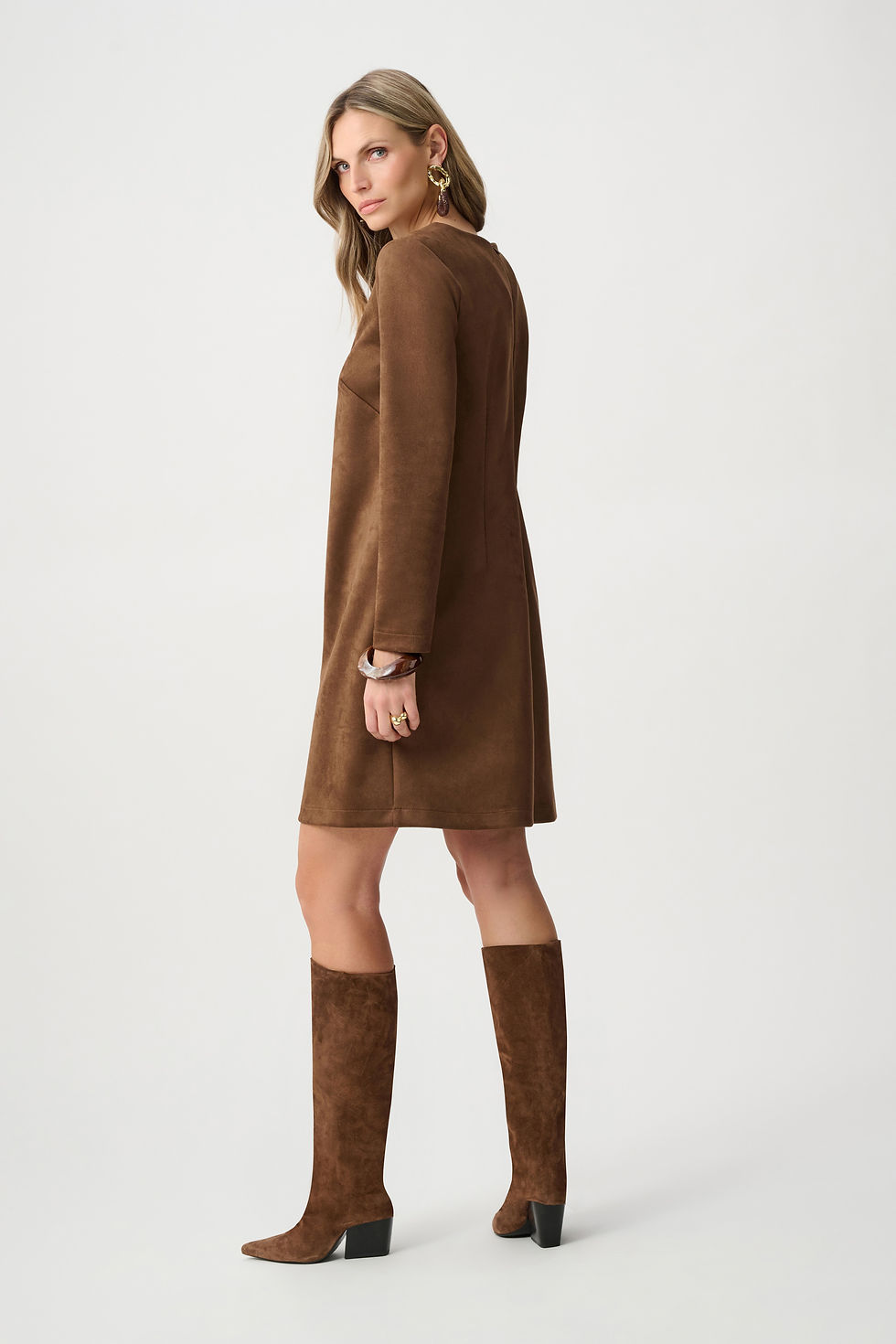 Robe droite en scuba effet suédé avec col cranté brun vue de dos