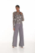 chandail et camisole avec pantalon gris vue de face