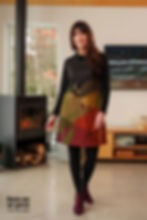 Robe en tricot noir avec imprimé paysage multi couleur vue de face