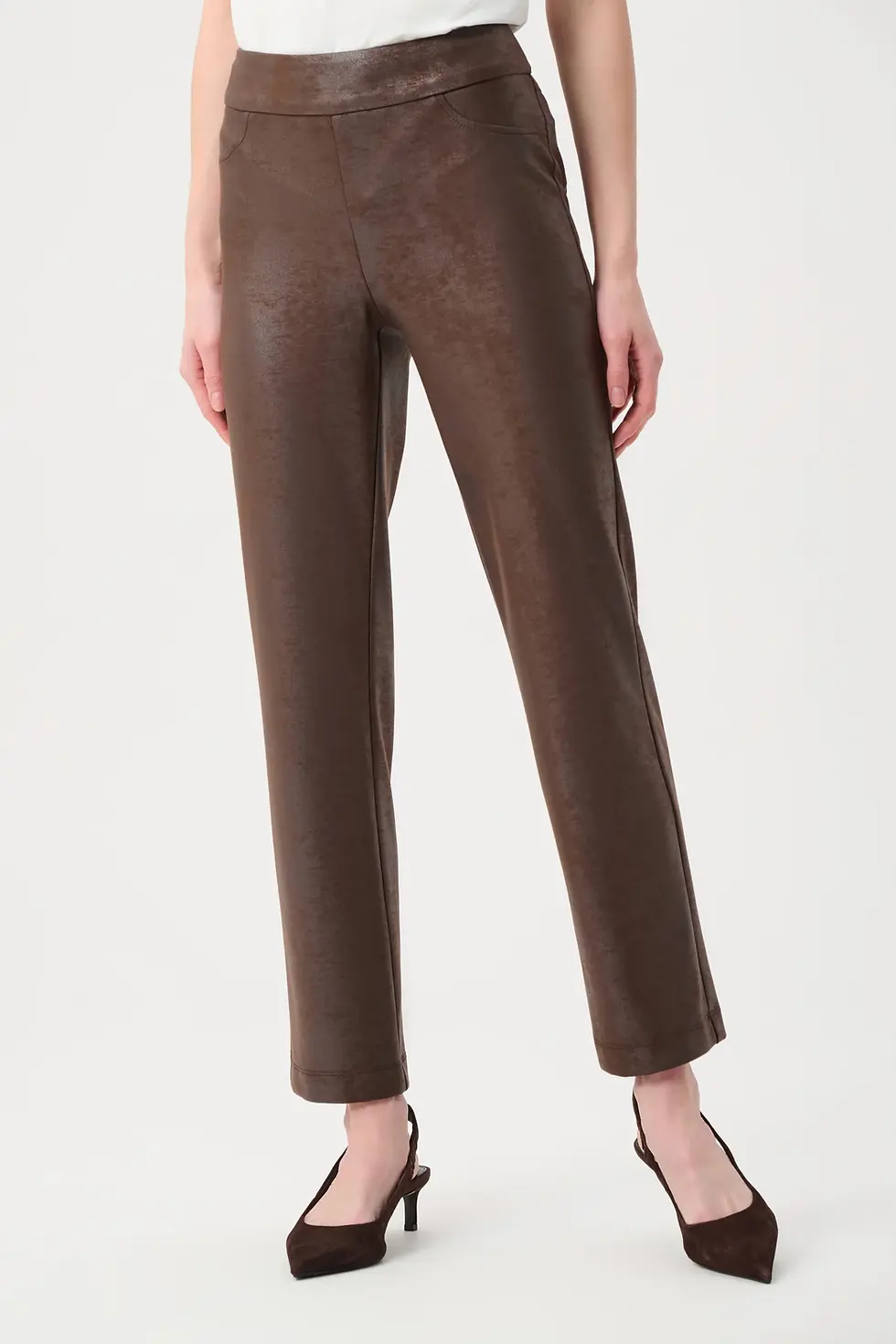 Pantalon droit à enfiler en tricot soyeux à effet métallisé brun  vue de face