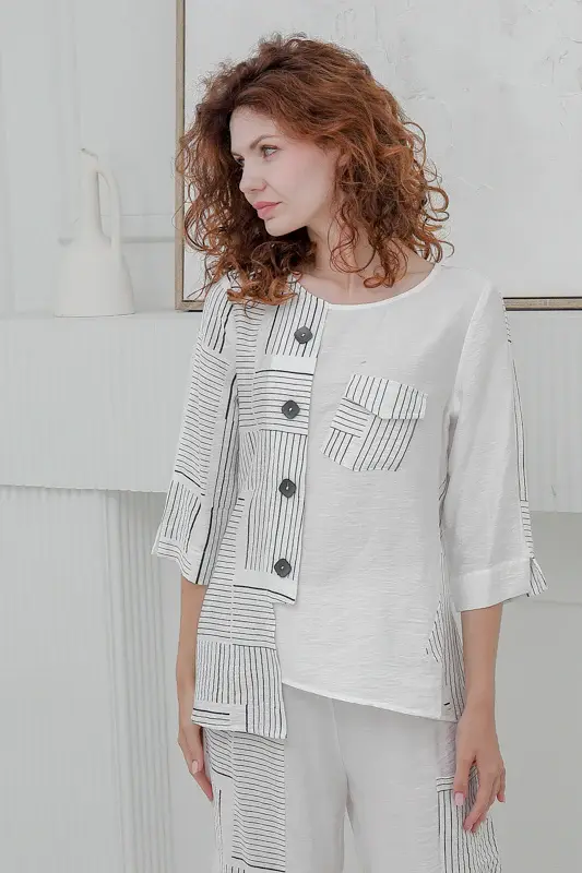 Ensemble blanc  à rayures noir  Haut et pantalon court vue de face