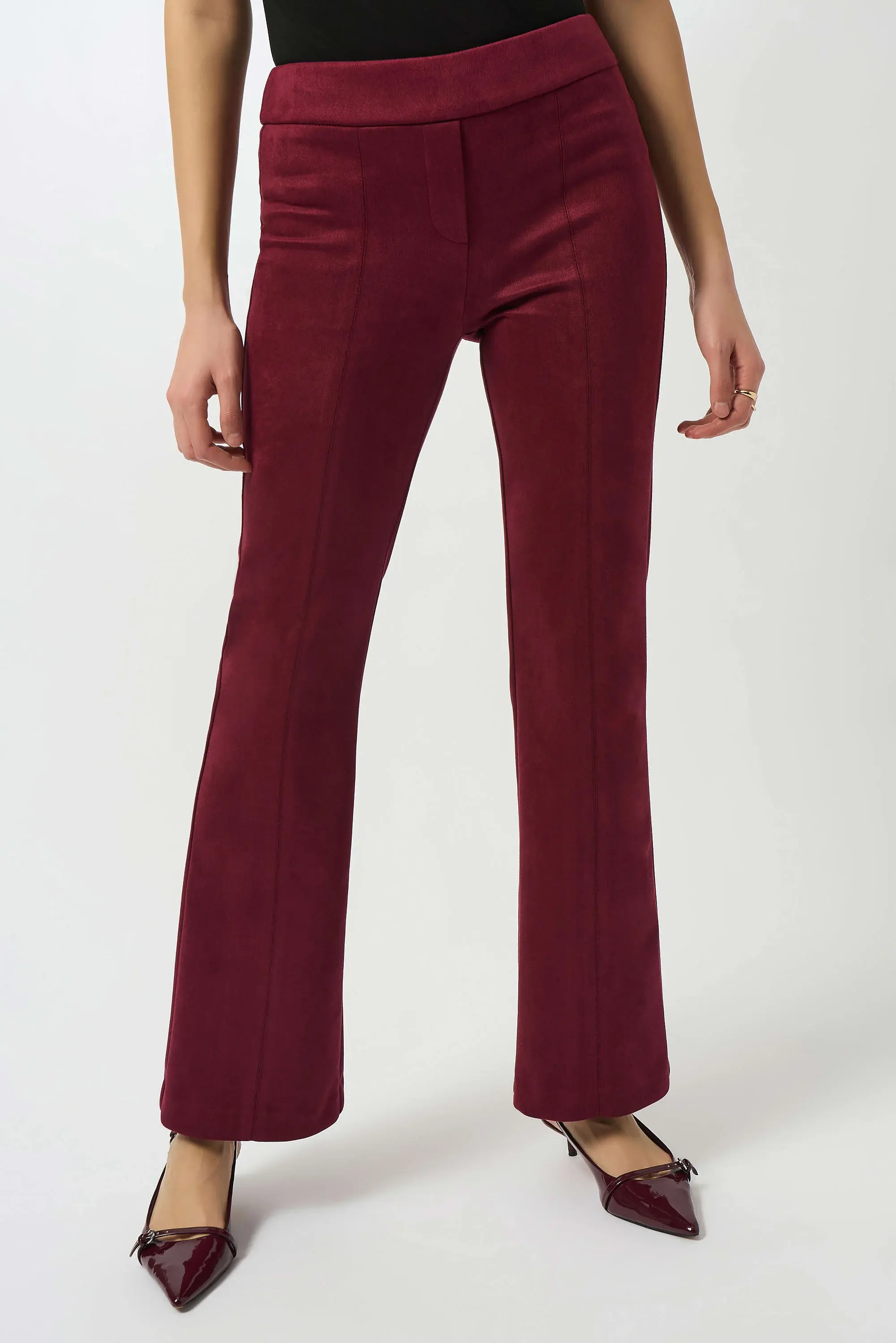 Pantalon évasé à enfiler en daim scuba Merlot vue de face