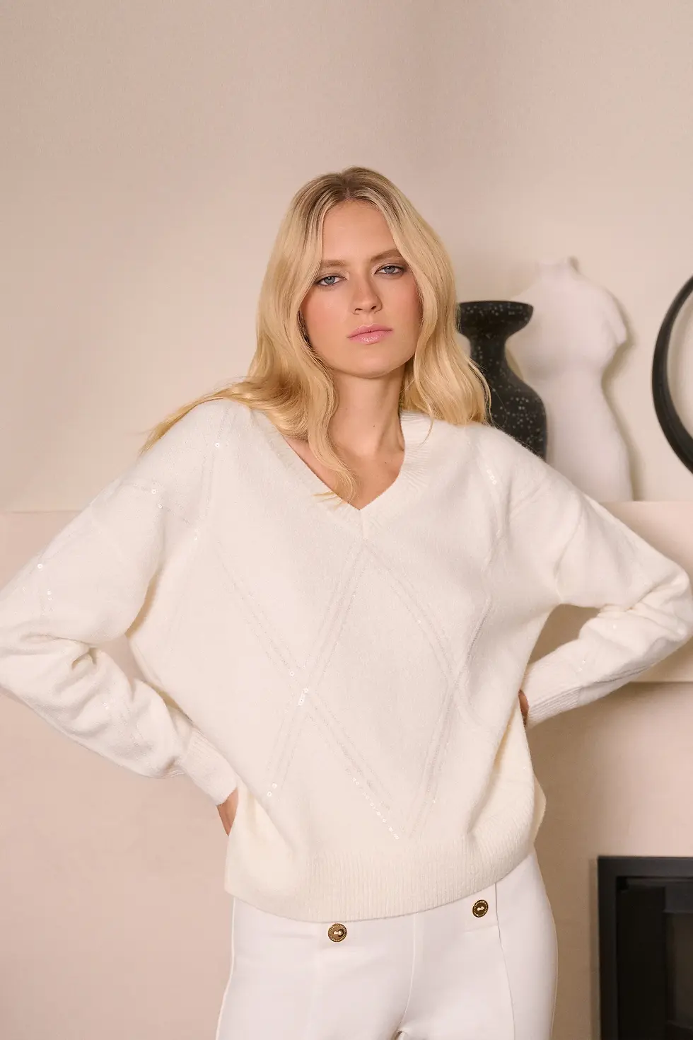 Chandail en tricot avec paillettes blanc d'hiver vue de face