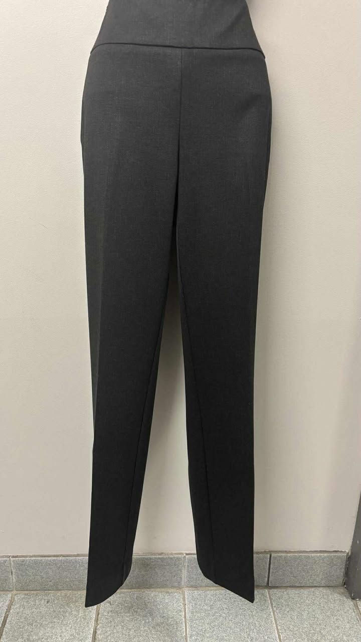 Pantalon gris vue de face