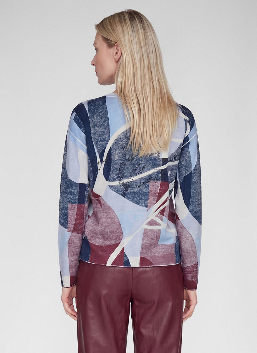 Pull bleu clair, bourgogne à imprimé graphique vue de dos