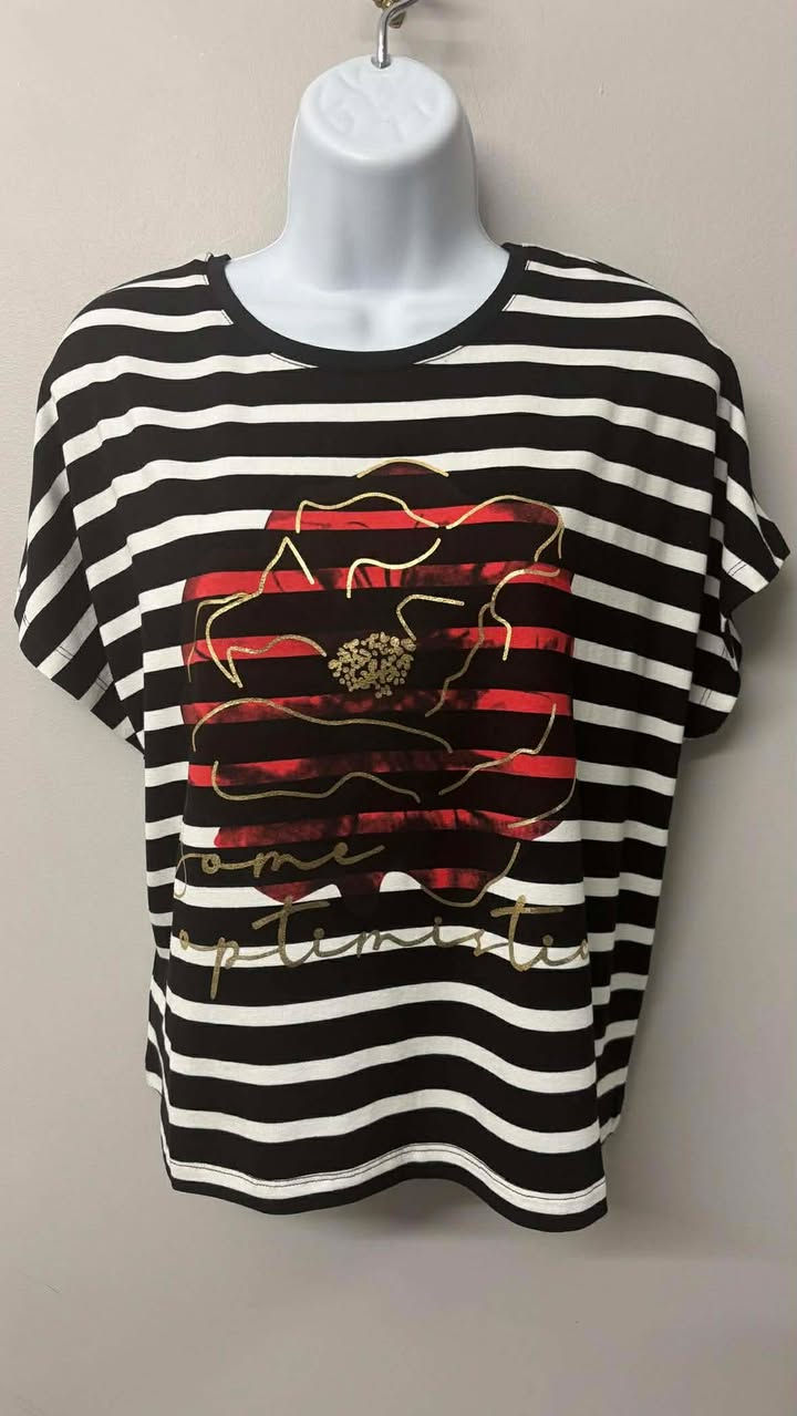 Chandail à rayures noir et blanc avec imprimé fleur rouge et doré vue de face