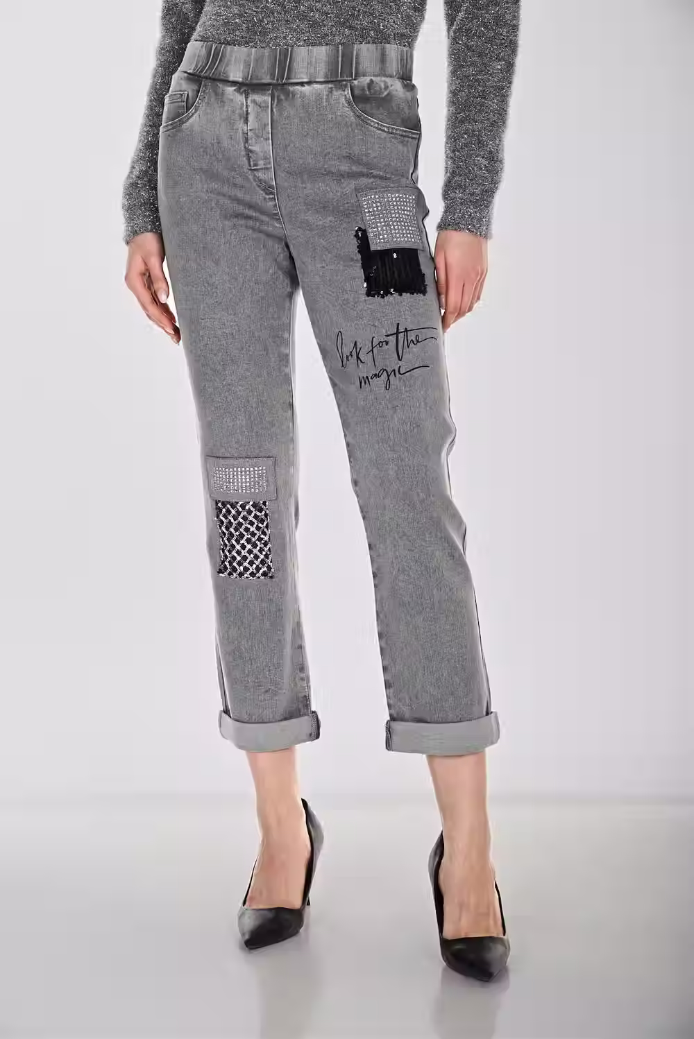 Pantalon taille mi-haute orné, gris pâle vue de face