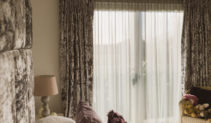 Guest Room Wave Header Voiles