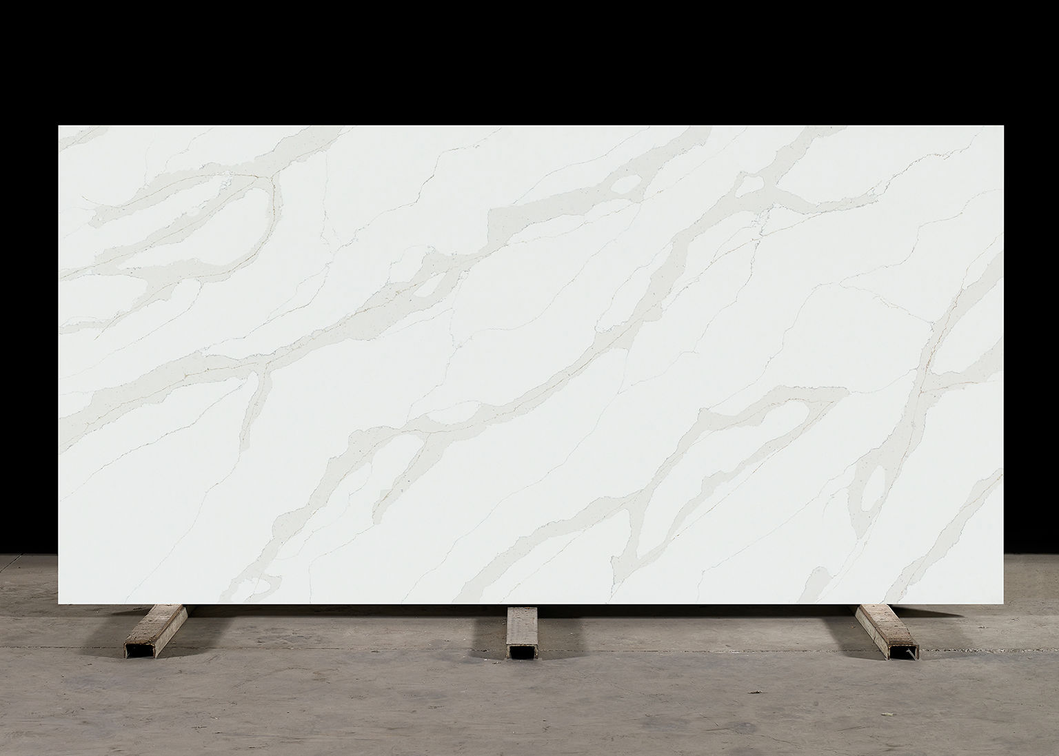 AR825 Calacatta Dorato Quartz