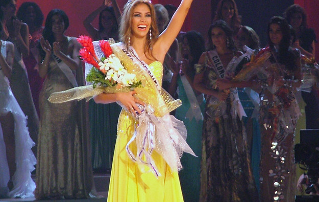 Miss_Universe_2008,_Dayana_Mendoza.jpg