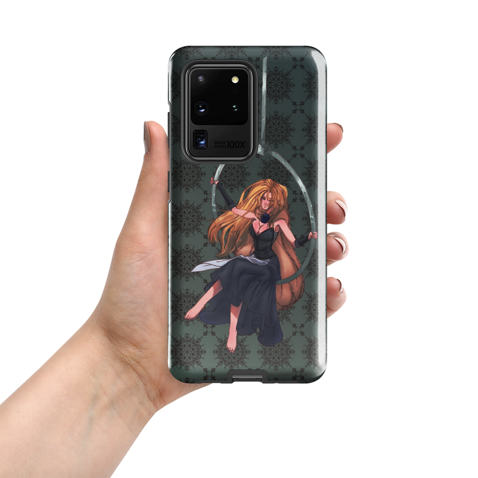 Miniature : Hand holding a phone case with an anime girl illustration on it.