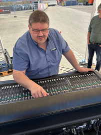 Gastgeber Thomas Obeth, Inhaber der Firma topro die Eventmacher, an seinem Lieblingsarbeitsplatz