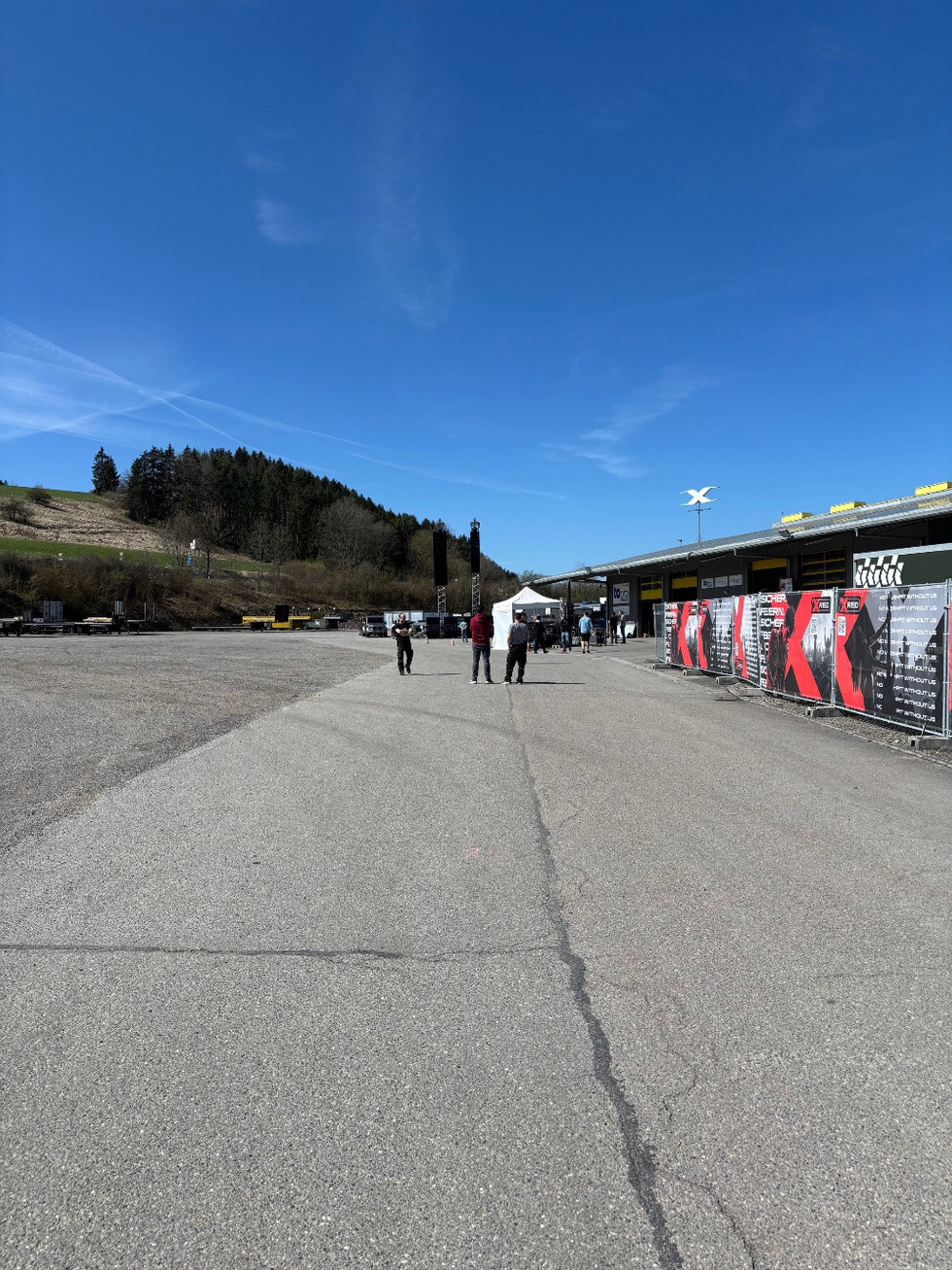 80 Meter sind schon sehr weit entfernt. Trotz wechselndem Wind funktioniert die Abdeckung