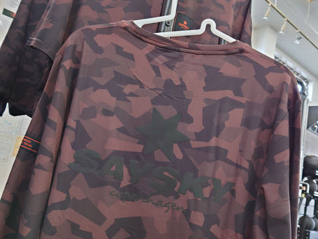 今日は祝日か・・・