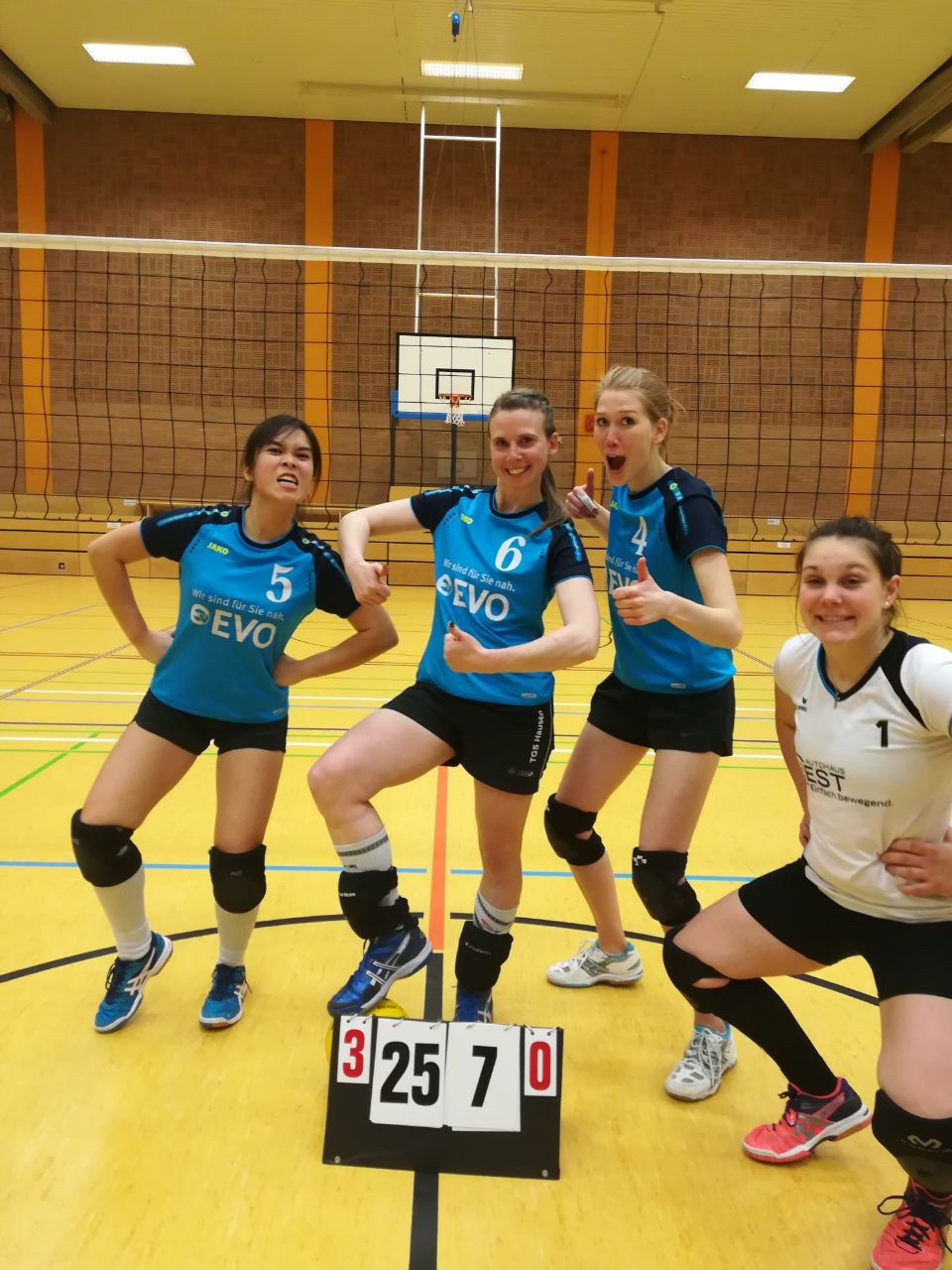 Fullscreen Page Volleyball