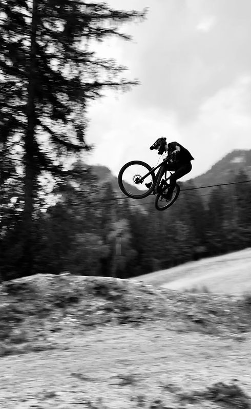 2024-07-31 21.55_edited.jpg