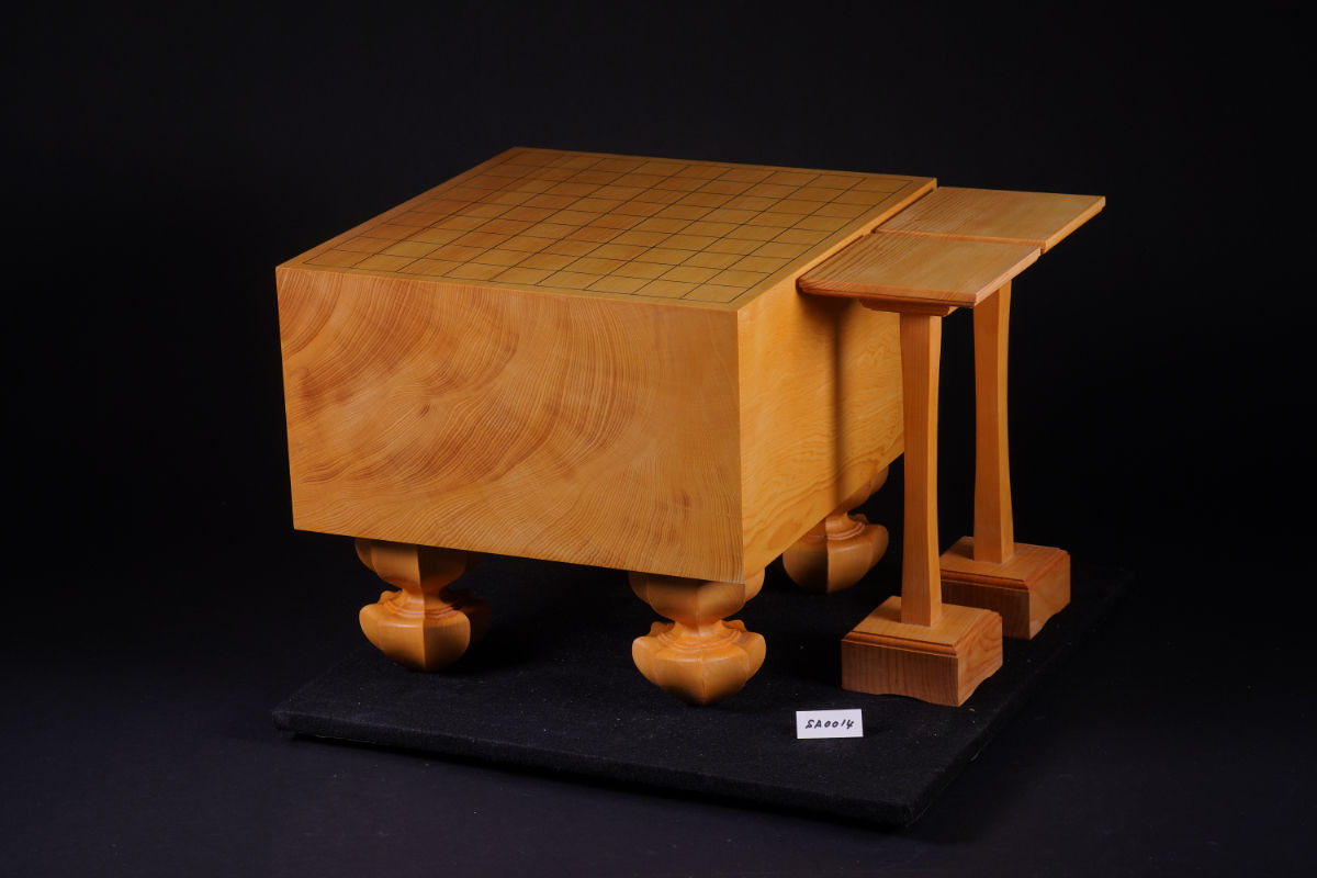 【SA0014】Kyushu Hon-Kaya, Masame (Straight Grain), Shogi Board with Legs. (Include Hon-Kaya 1 leg piece stands.)