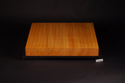 激レア 本榧一枚板柾目卓上碁盤 天地柾 天柾 高級蛤碁石32号雪印 良碁笥セット 激レア 本榧一枚板柾目卓上碁盤 天地柾 天柾 高級蛤