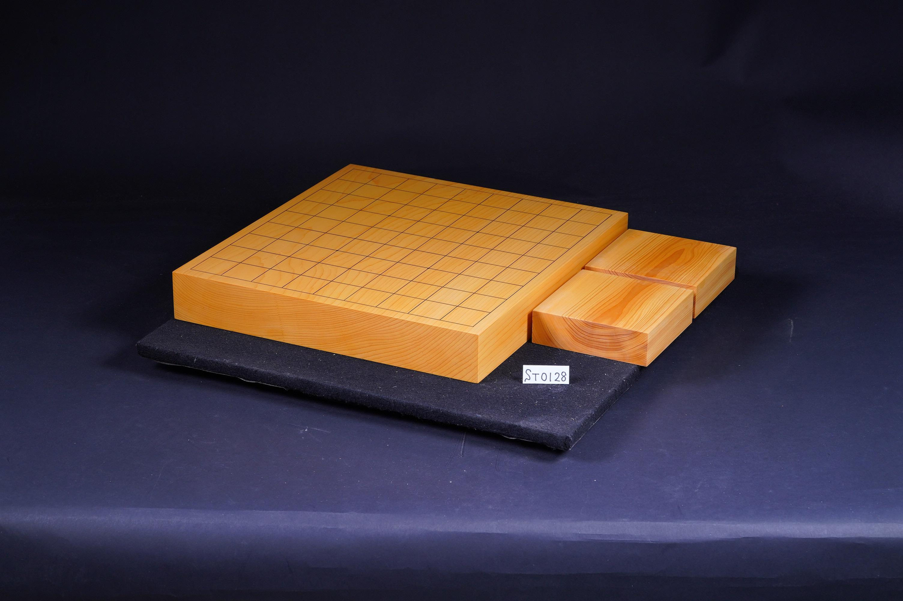 【ST0128】Kyusyu Hon-Kaya, Kiura, One-piece Table Shogi Board. Shogi Piece stand included.