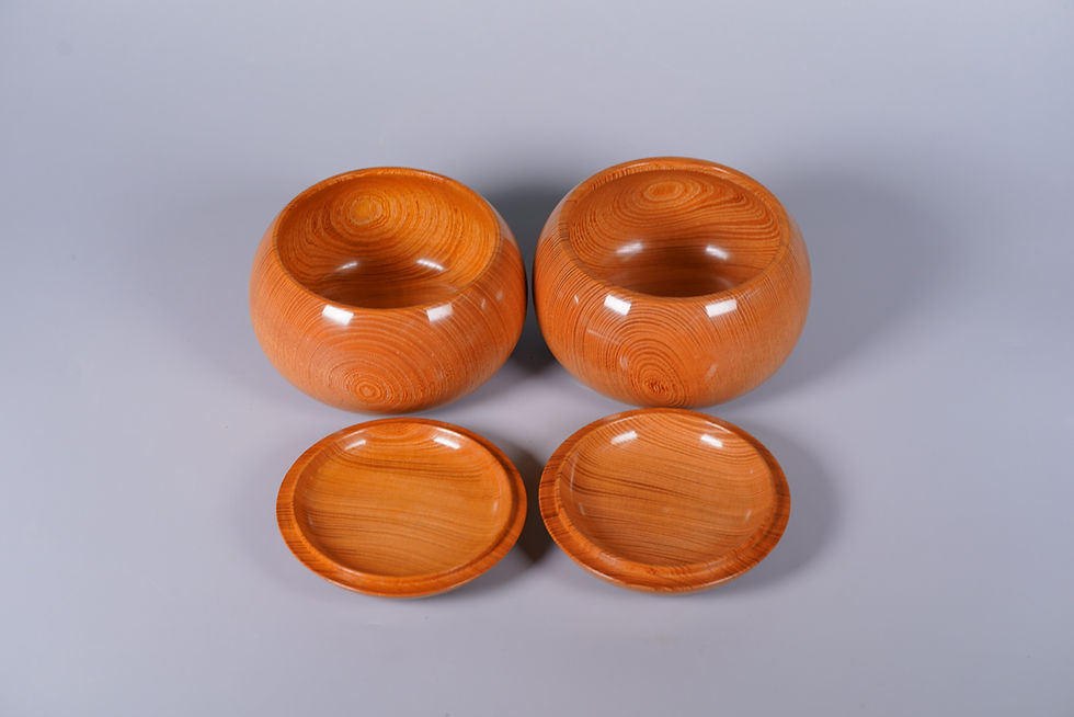 Thumbnail: 【SET335】Hyuga Suwabute Clamshell Go Stones Set (Moon Grade, Size 31, Keyaki (Zelkova) from AYA Forestry Bureau]