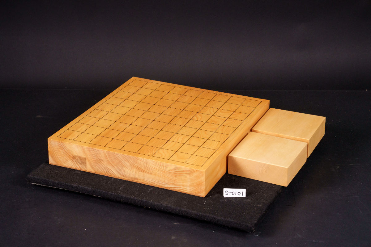 【ST0101】Hyuga Hon-Kaya Itame (Flat Grain), Kiura One-piece Table Shogi Board. Shogi Piece stand included.