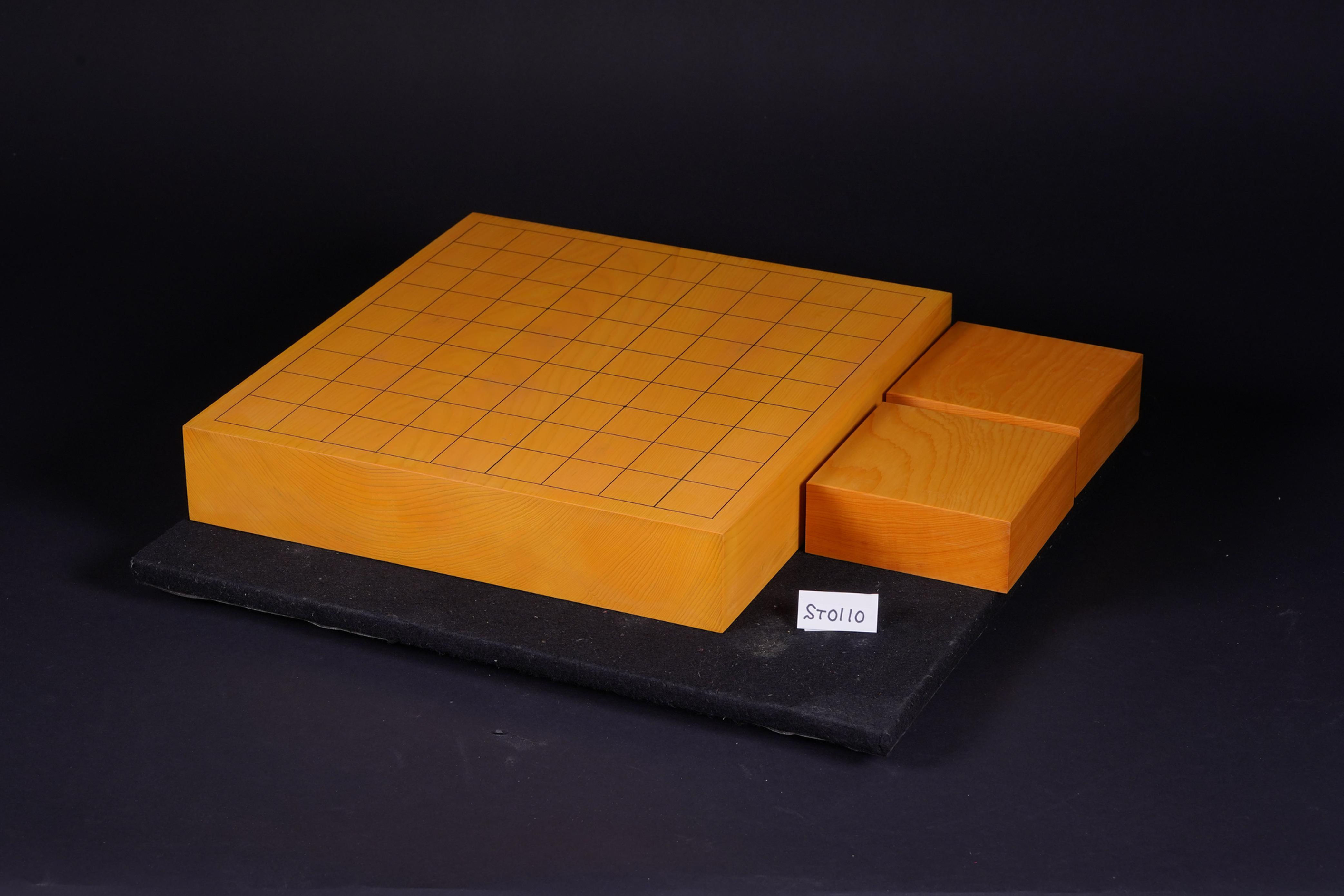【ST0110】Kyusyu Hon-Kaya, Kiura, One-piece Table Shogi Board. Shogi Piece stand included.