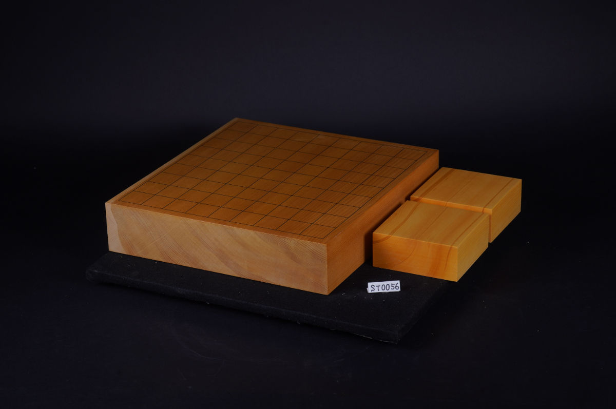 【ST0056】Hyuga Hon-Kaya Masame(Straight Grain), One-piece Table Shogi Board. Shogi Piece stand included.