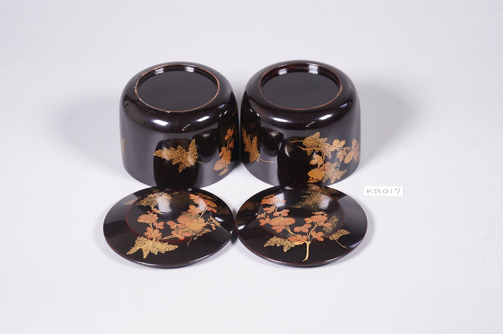 Thumbnail: Honinbo Type, Golden Lacquer Go bowls (with Autumn Leaves Décor)