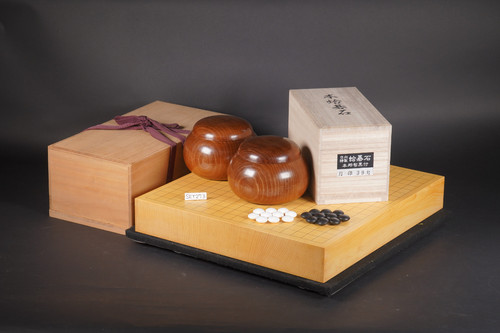 【美品】新榧　天地柾　碁盤蛤碁石号　碁笥セット 高級品　桐箱　碁盤へそ SET273】熊須健一作 九州山地産本榧 天地柾 一枚盤 卓上碁盤