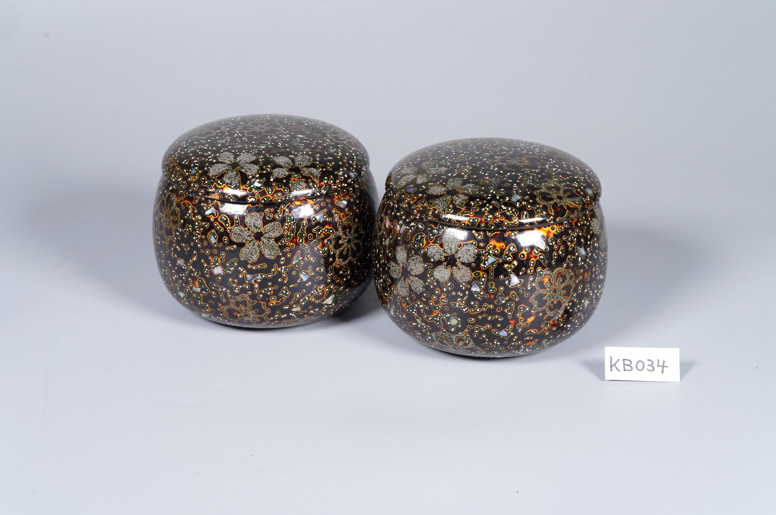 Tsugaru-Nuri Lacquerware Go bowls.