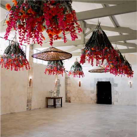 Décorations florale pour un mariage au Château de Castelneau, dans l'Entre-deux-Mers, à mi-chemin entre Bordeaux et Saint-Emilion.