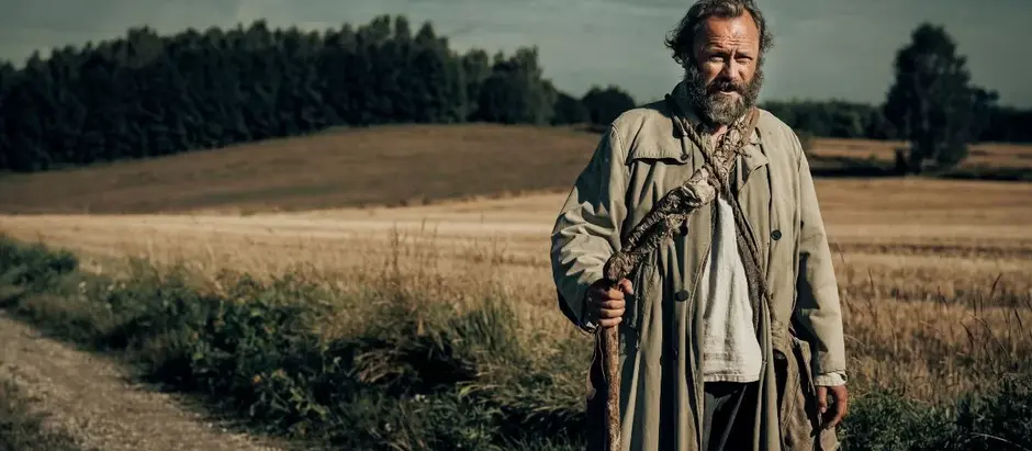 DEL OLVIDO A LA REDENCIÓN: DESCUBRIENDO "EL CURANDERO" EN NETFLIX