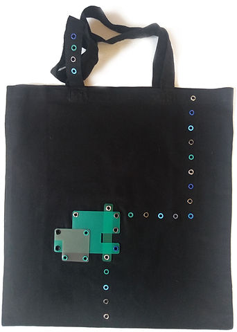 tote verde en negro disponible.jpg