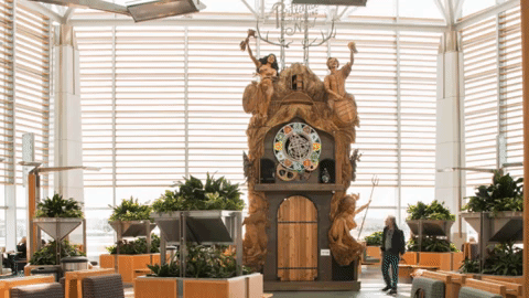 clock at airport.gif