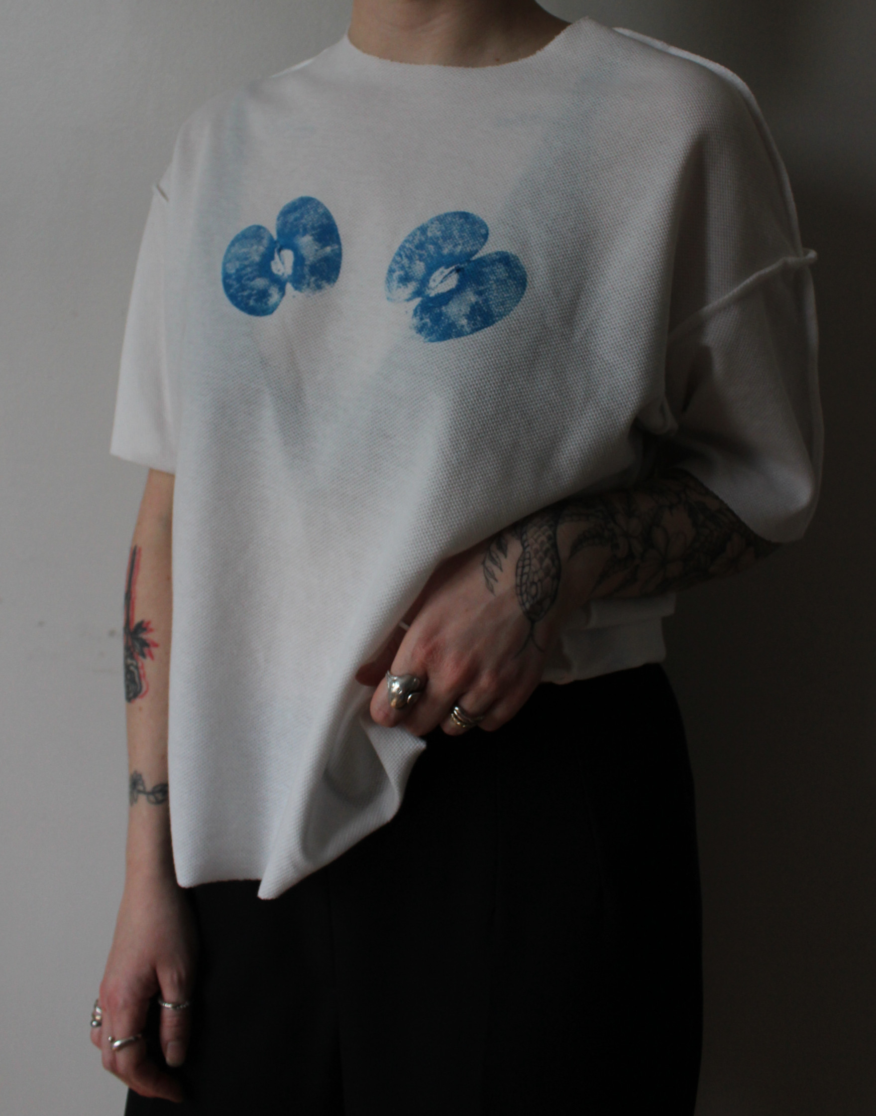 Apple oversized tee