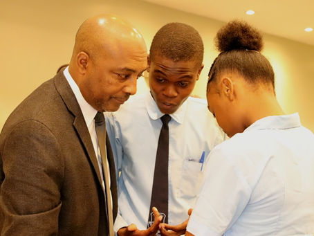 Échanges fructueux entre le ministre Manigat, des directeurs techniques du MENFP et des lycéens