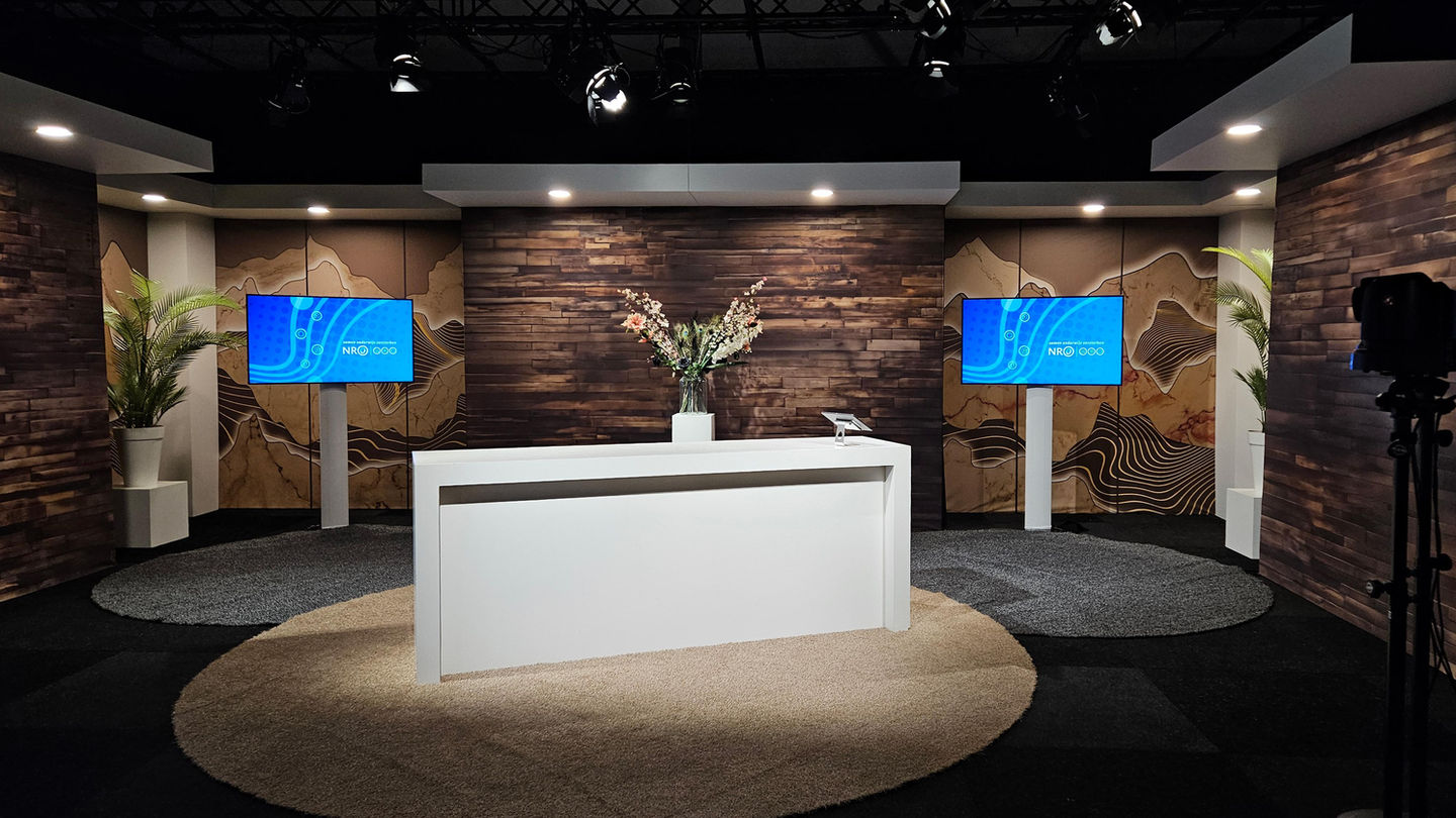 Livestream studio in desk-presentatie setup