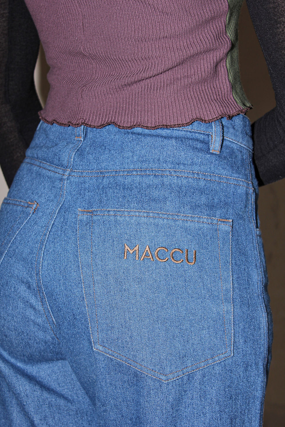 Thumbnail: dark blue denim pants, jeans with sun embroidery