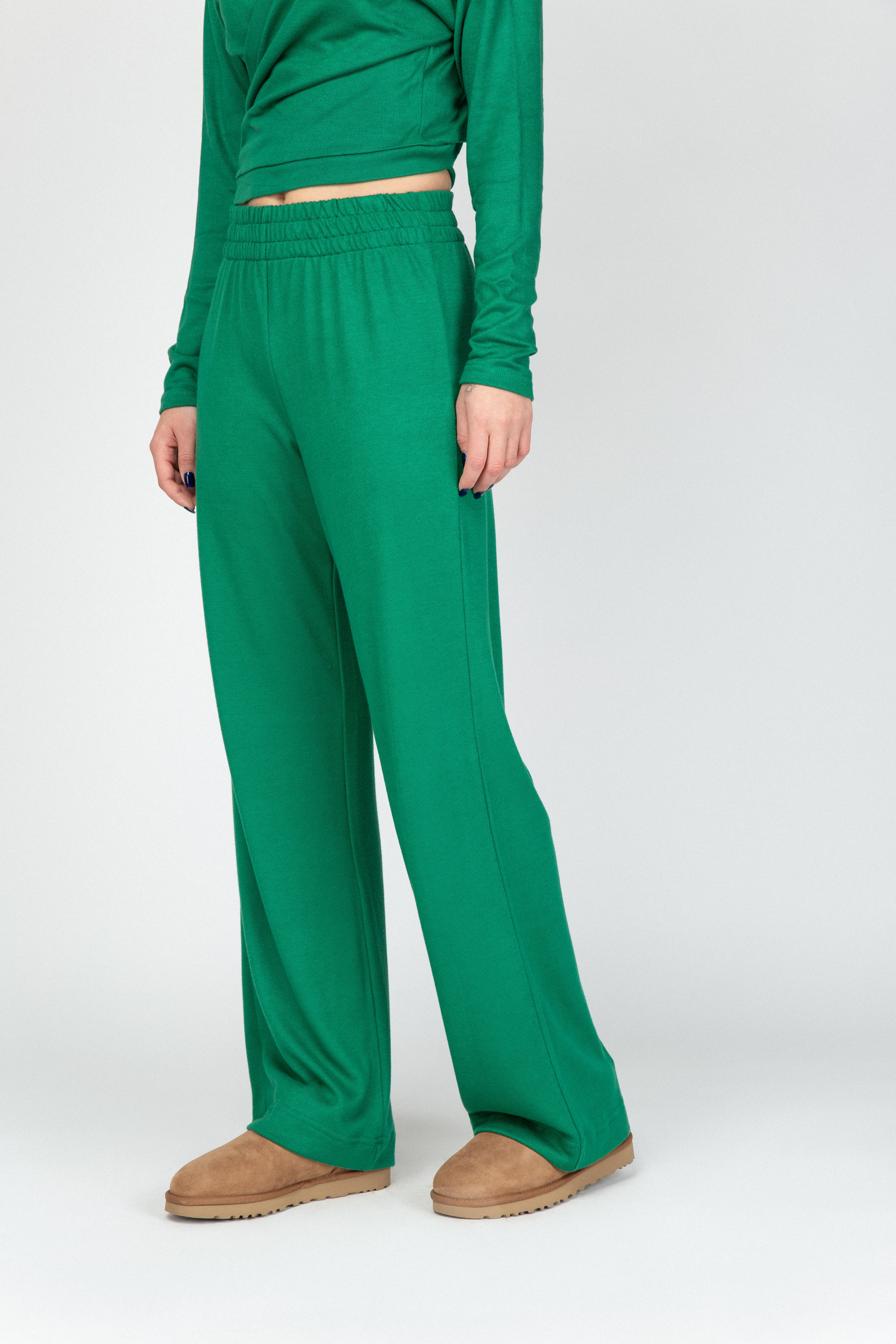 MACCU Mista pants in frog green colour, made drom tencel lyocell fabric, green knit pants.
